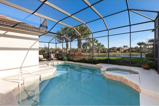 Terraza hermosa con piscina en Fort Myers